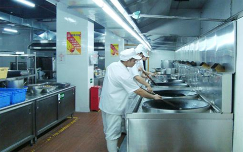 關于萬康餐飲如(rú)何在食堂承包領域不(bù)斷壯大(dà)的(de)訪談
